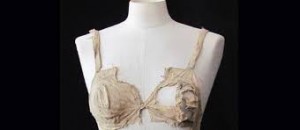 soutien gorge du moyen age